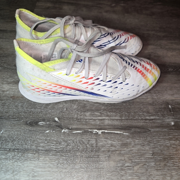 Adidas Yout Predator Edge.3 Indoor Soccer Shoes GV8517 White Solar Yellow Sz 4.5 - Picture 1 of 10